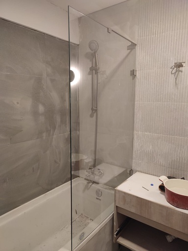 Cove fixed door measuring 900mm X 1500m